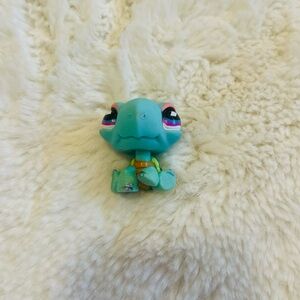 Littlest Pet Shop #522 Teal Green Shell Blue Purple Diamond Eyes